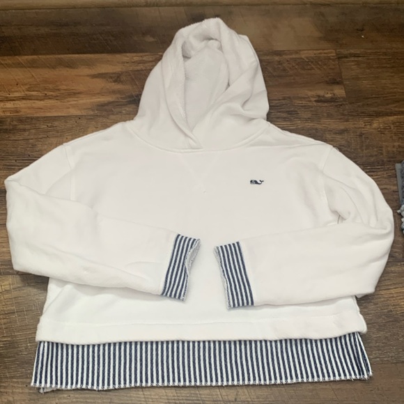 Vineyard Vines Girls Small (size 7/8) Terry Cloth Cropped Pullover Sweatshirt - Picture 1 of 4